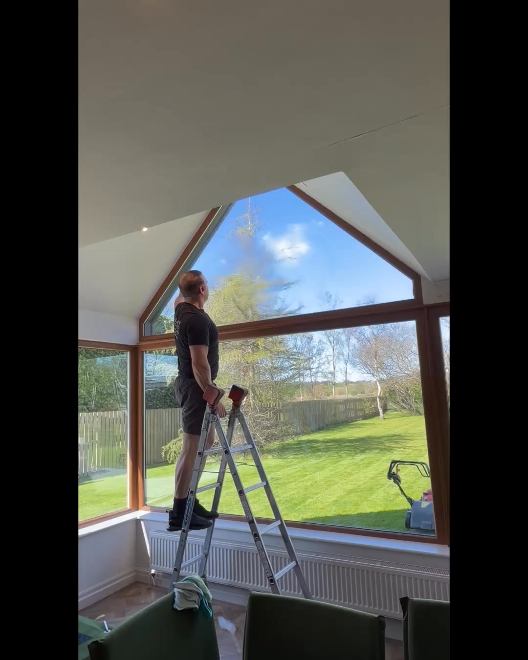 First impressions are everything! 🛏️✨ In the world of holiday lets, a guest’s 5-star review starts the moment they open the door. Our team ensures every bed is crisp and every corner is spotless. Let Galaxy Proclean handle the changeover so you can focus on the bookings! 

#GalaxyProclean #SouthportBusiness #HolidayLetCleaning #AirbnbHost