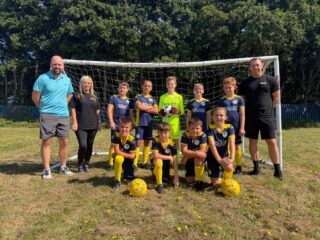 We are proud sponsors of the Kings Meadow Primary School football team kit😍

How great do the kids look?! @kingsmeadow_primary 

#grassrootsfootball #teamKingsMeadowPrimary #GalaxyProclean